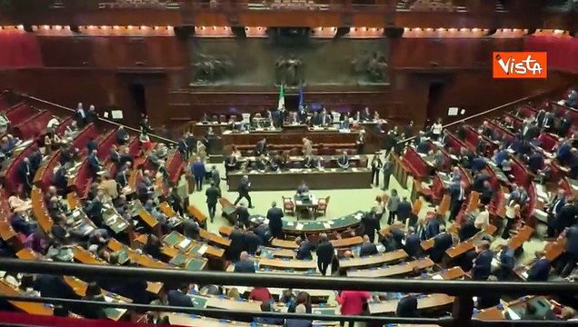 L'Aula della Camera si svuota al termine dell'informativa Meloni su Consiglio Ue, i deputati escono