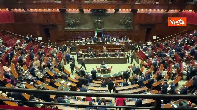 L'Aula della Camera si svuota al termine dell'informativa Meloni su Consiglio Ue, i deputati escono