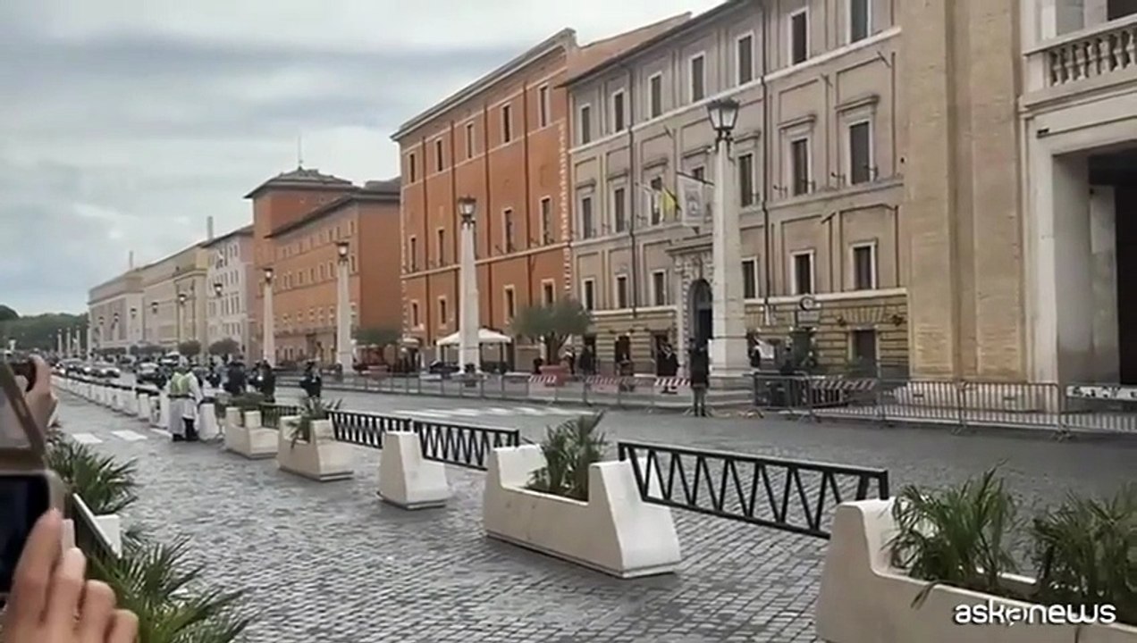L'arrivo di Carlo e Camilla in Vaticano, ingenti misure di sicurezza
