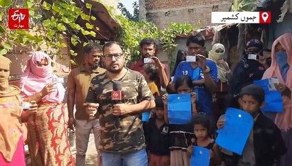 بجلی، پانی منقطع کیے جانے کے بعد روہنگیا پناہ گزین اپنی جھگیاں خود مسمار کرنے پر مجبور