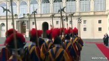 Carlo III accolto in Vaticano per una visita storica