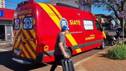 Mulher fica ferida em colisão entre motocicletas no Centro de Cascavel