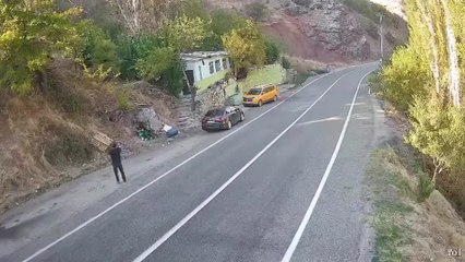 Terrifying escape: Man dodges massive boulder in eastern turkey Landslide