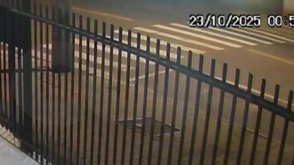 Câmera registra momento em que motorista passa pela Rua Leonardo da Vinci antes de ser alvo de tiros em Cascavel