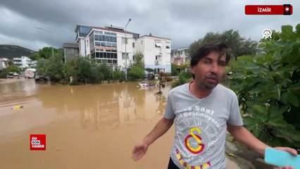 İzmir'de sağanak yağış yolları göle çevirdi