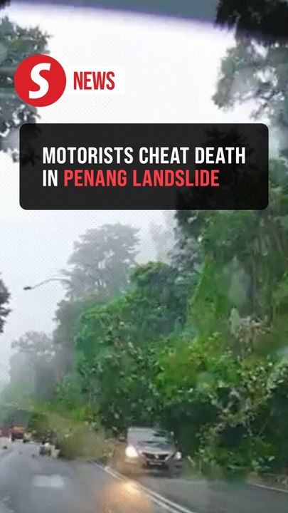 Dashcam captures dramatic Balik Pulau landslide, forces major road closure