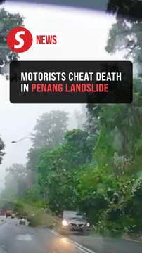 Dashcam captures dramatic Balik Pulau landslide, forces major road closure