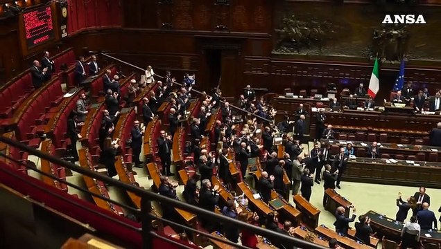 La manovra cambia un po' ma resta la stretta sugli affitti brevi, modifiche in parlamento
