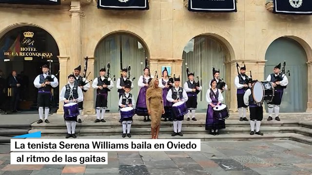 El momento en le que la La tenista Serena Williams baila en Oviedo al ritmo de las gaitas
