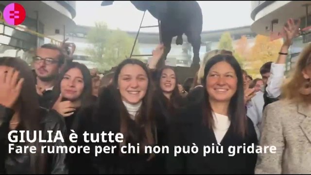 Il flash mob per ricordare Giulia Cecchettin con Pietro Grasso e Alberto Pellai