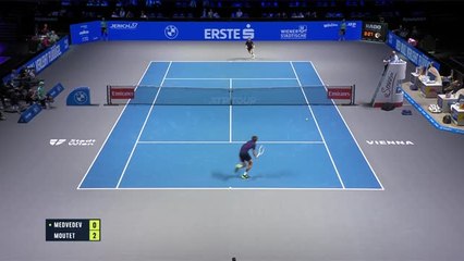 Vienne - Moutet prend sa revanche contre Medvedev et file en quarts