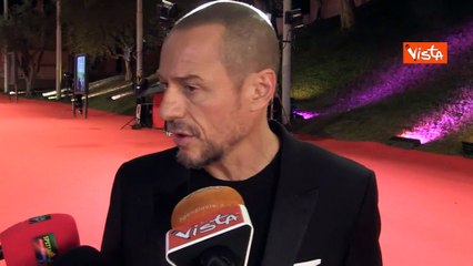 Stefano Accorsi: "Non lasciamo sole le persone manipolate o vittime di violenza"