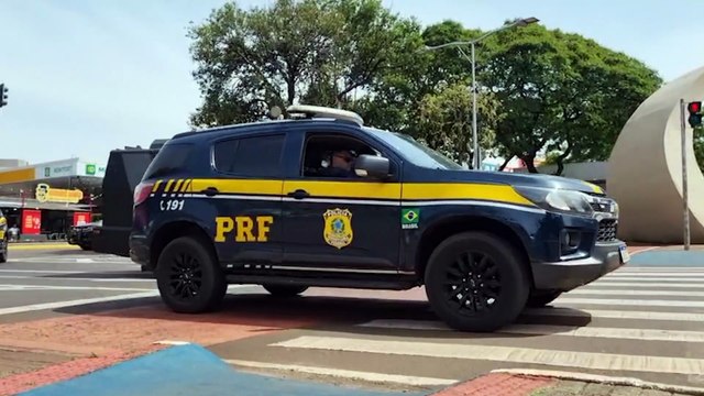 Caminhões carregados com dinheiro chegam ao Banco do Brasil sob forte esquema de segurança em Cascavel