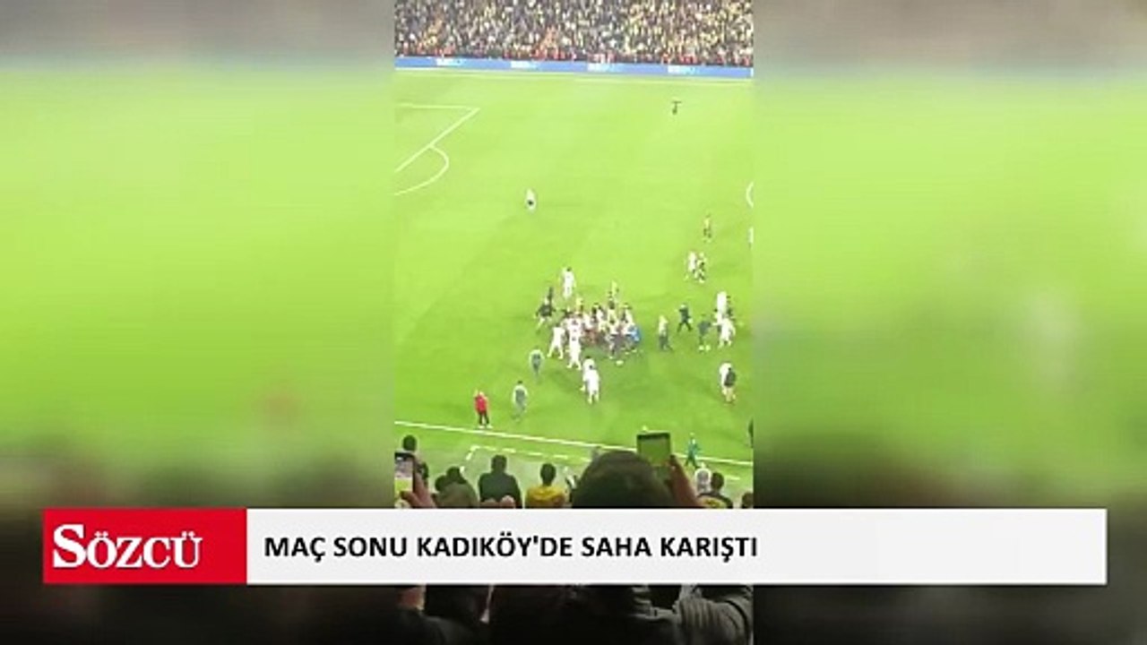 Maç sonu Kadıköy'de saha karıştı