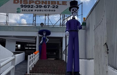 Adornos alusivos al Día de Muertos embellecen La Placita en Mérida