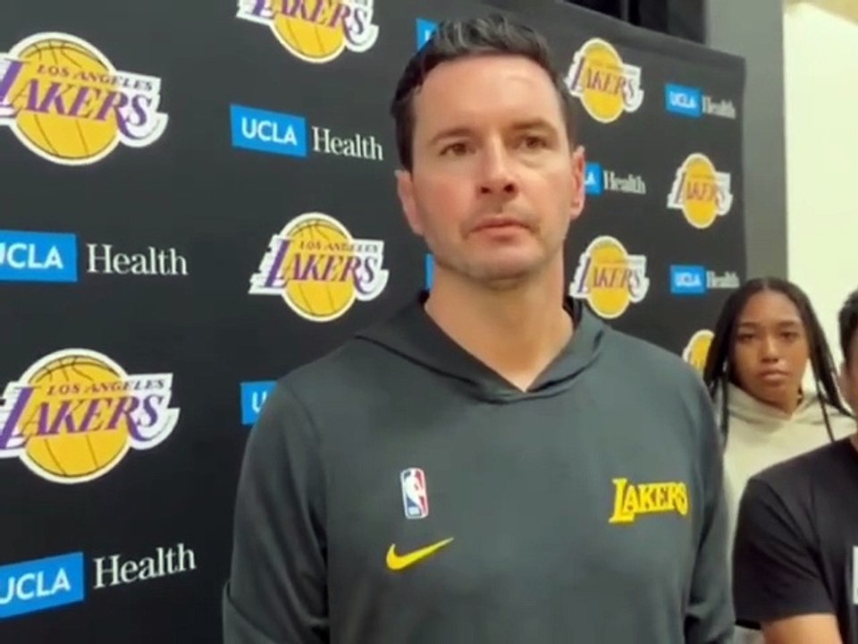 JJ Redick said LeBron has been very helpful on finding ways to improve the Lakers while he remains out of the lineup 👀