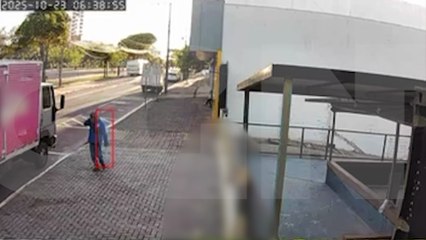 Dupla arromba e furta objetos de caminhão em plena luz do dia na Avenida Brasil