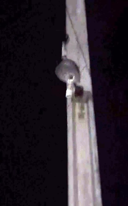 Morador do Sítio Lajes, zona rural de Patos, reclama de poste com iluminação danificada há mais de seis meses