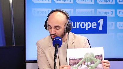 «Paris est une ville surprenante» : Le Louvre cambriolé, pendant ce temps une grenouille gonflable géante installée à Paris