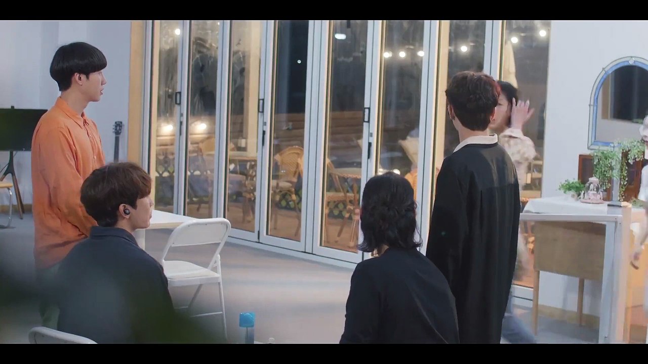 EP9 Lـoـvـe_Iـs_lـiـkـe_a_Cـaـt_