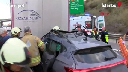 Sancaktepe'de otoyolda otomobil TIR'ın altında kaldı