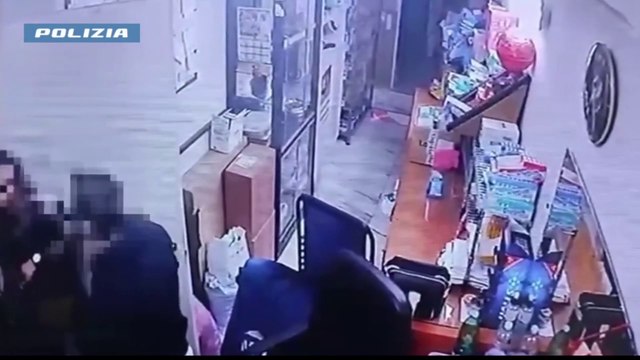 Catania, prende a calci e pugni la moglie malata: arrestato un 34enne