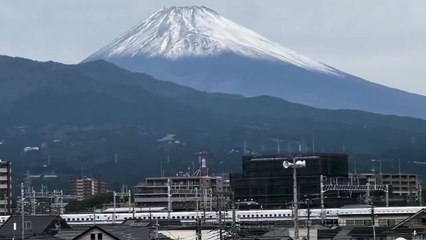 Monte Fuji coberto de branco. Primeira neve chegou com 21 dias de atraso