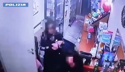 Picchia brutalmente la moglie malata: la scena ripresa dalle telecamere (24.10.25)