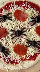 Pizza “mostruosa” alla zucca e formaggio morbido per Halloween