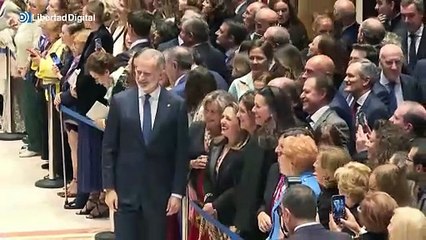Baño de masas a la Familia Real en Oviedo antes de los Premios Princesa de Asturias