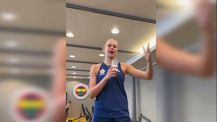 Arina Fedorovtseva'dan Türkçe şarkı: Emre Altuğ söyleyen Rus gerçek olamaz