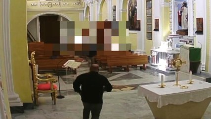 Parroco accoltellato in sagrestia: arrestato un 26enne (24.10.25)