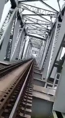 ¡Por un video! Adolescente muere atropellado mientras grababa un reel en India