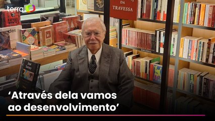 Sarney diz que ‘democracia é regime da liberdade’ em lançamento de livros