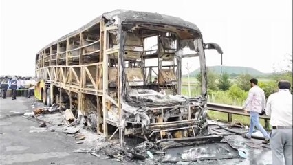 Al menos 20 personas han fallecido en la India tras incendiarse un autobús