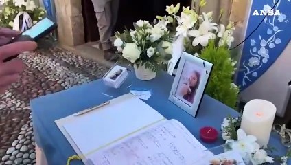 Bara bianca per l'ultimo saluto a Pamela Genini