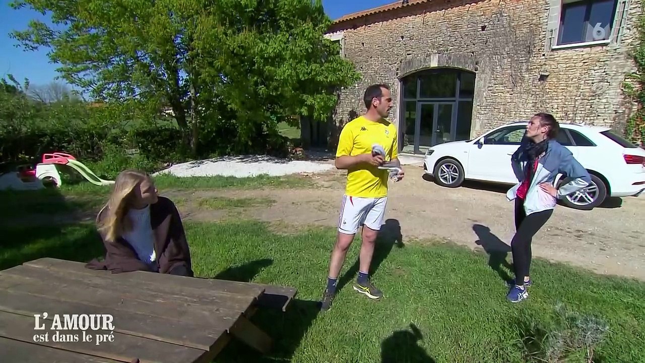 "L'amour est dans le pré" 2025 : Louise s'inquiète après un rendez-vous entre Julien et Coralie.