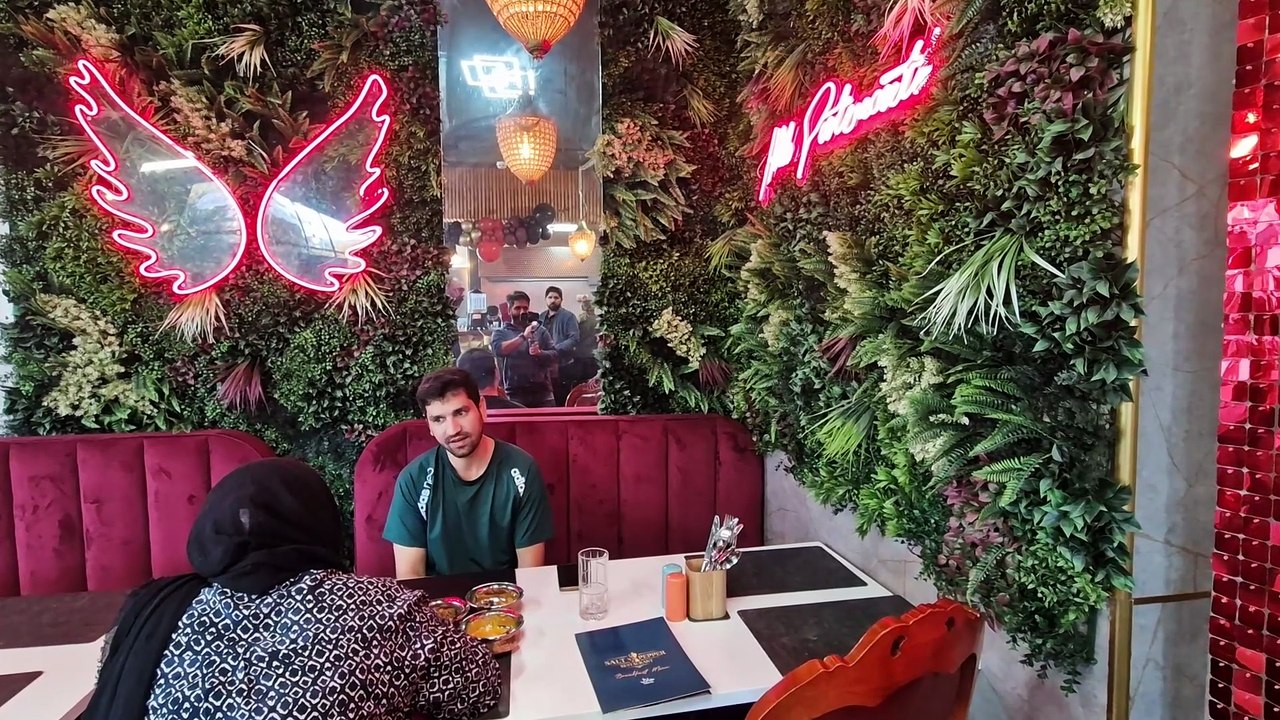 New restaurant, Salt and Pepper, giving away breakfast for a £1 in the first couple of weekends