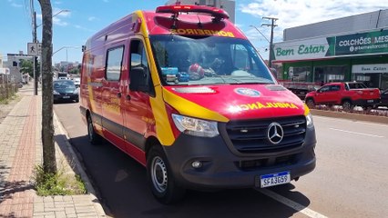 Motociclista fica ferido após acidente na Avenida Carlos Gomes em Cascavel