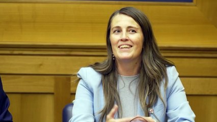 Nasce il "Calendario Rosso" per dire basta ai femminicidi in Italia