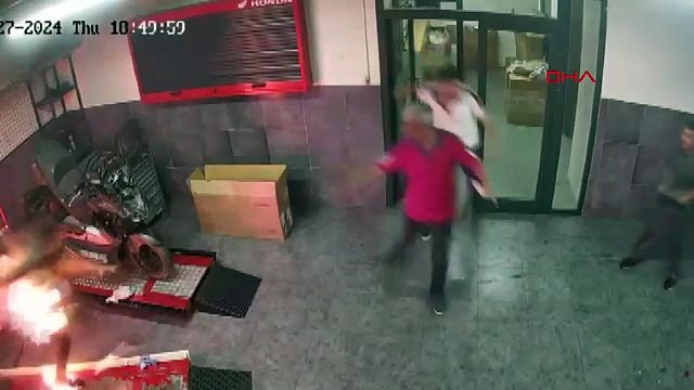 Biri 15, diğeri 16 yaşında... Arkadaşının üzerine benzin döküp diri diri yaktı!