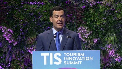 Moreno defiende la "vía andaluza" del turismo como un modelo que aúne patrimonio y convivencia