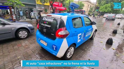 Al auto "caza infractores" no lo frena ni la lluvia