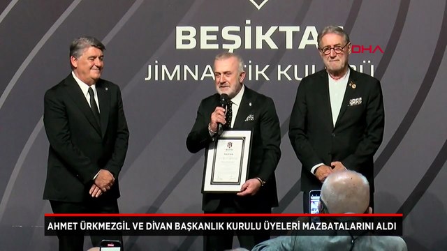 Beşiktaş'ta Divan Kurulu Başkanlığına seçilen Ahmet Ürkmezgil ve Divan Başkanlık Kurulu üyeleri mazbatalarını aldı