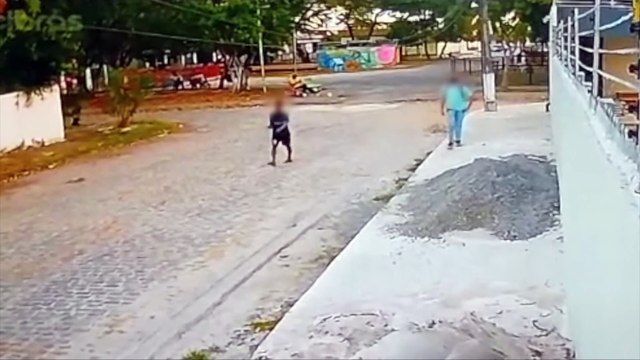 Carro Roubado em Novo Olinda: Casal Abordado após Sair de Comércio e Dupla de Criminosos Flagrada por Câmera de Segurança