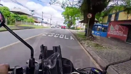 Manobra arriscada e fuga em alta velocidade: motociclista filma perseguição da RONE e diz estar arrependido