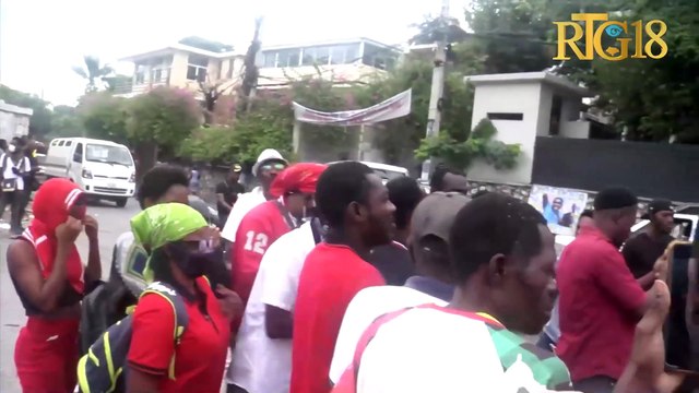 Manifestasyon devan primati pou egzije demisyon manm CPT yo