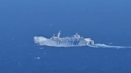 Mare agitato al largo di Capri: il traghetto è in difficoltà