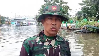 Jalan Pantura Kaligawe Semarang Terendam, Lalu Lintas Macet Panjang