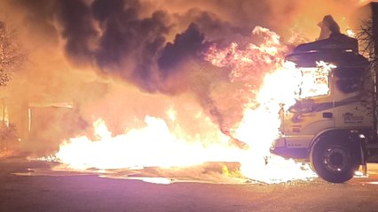 충남 아산 동물사료 제조공장서 불...5억 9천만 원 피해 / YTN